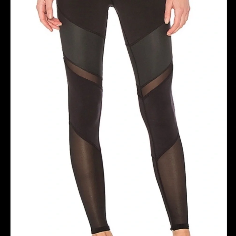 NWT ALO YOGA HIGH WAIST SHEILA Anthracite Gray MOTO MESH VINYASA FLOW LEGGINGS - Picture 2 of 12